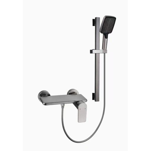 Minimalist and Worry Free Shower